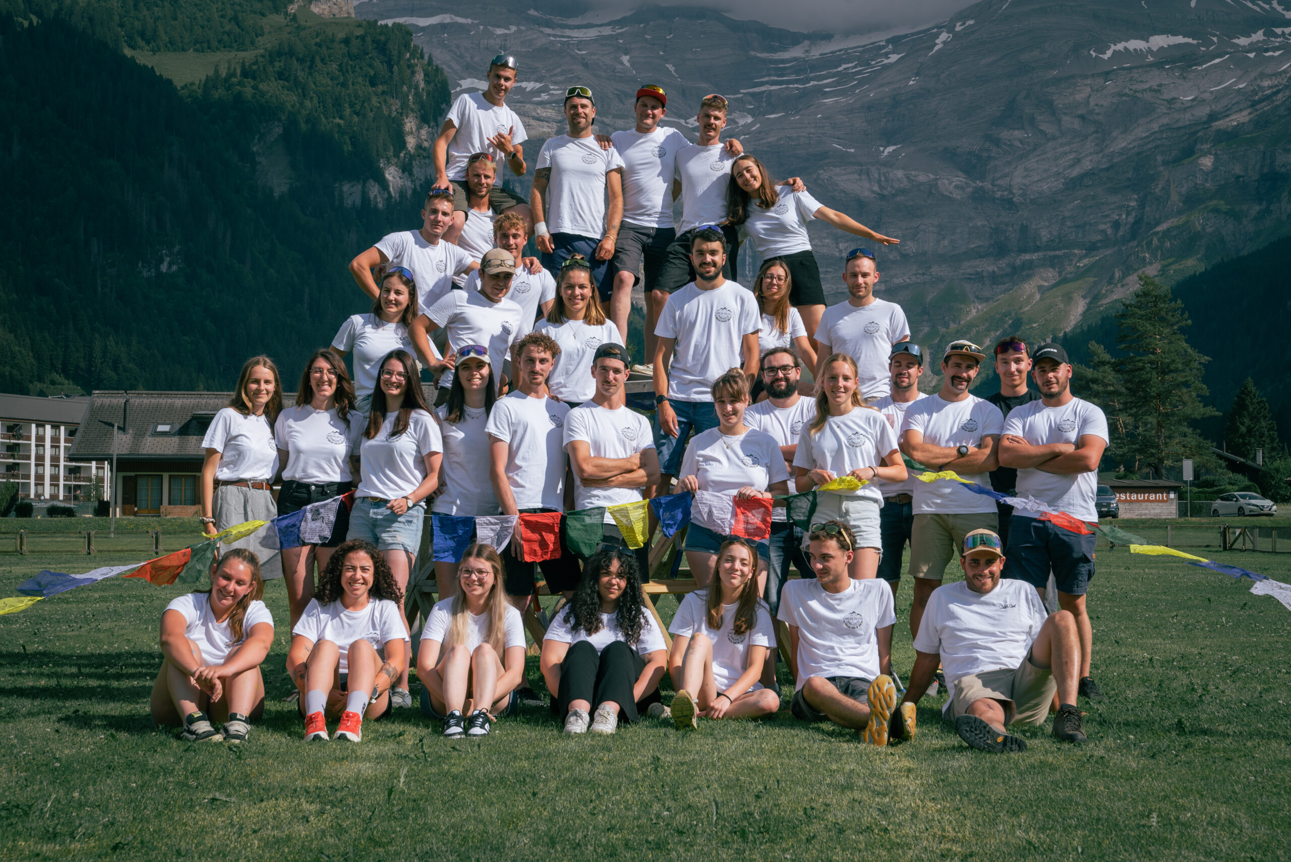 Photo de tous les membres du camp de ski aux diablerets 2026.